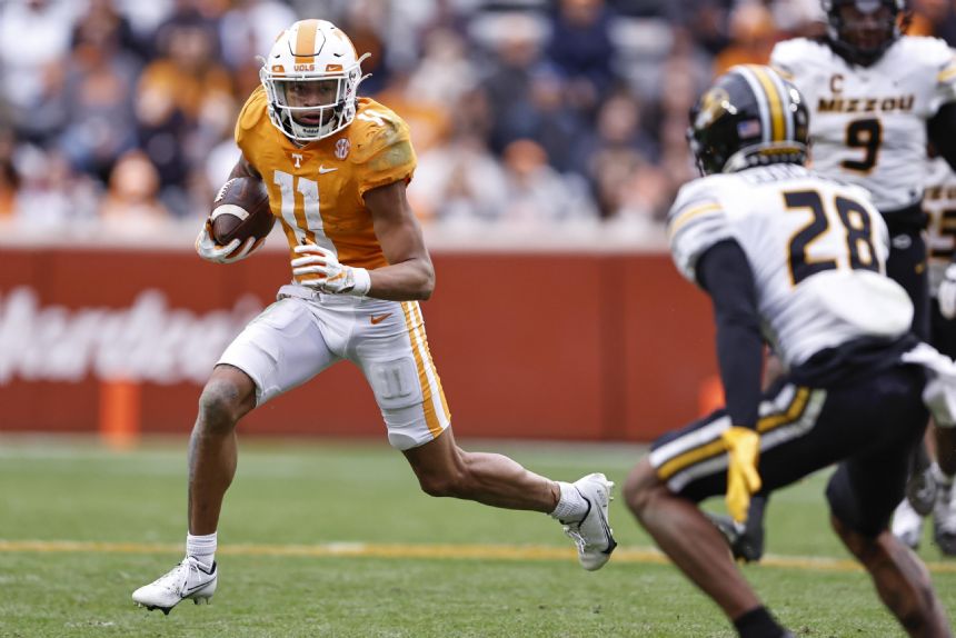Hooker throws three TDs, No. 5 Tennessee tops Missouri 66-24