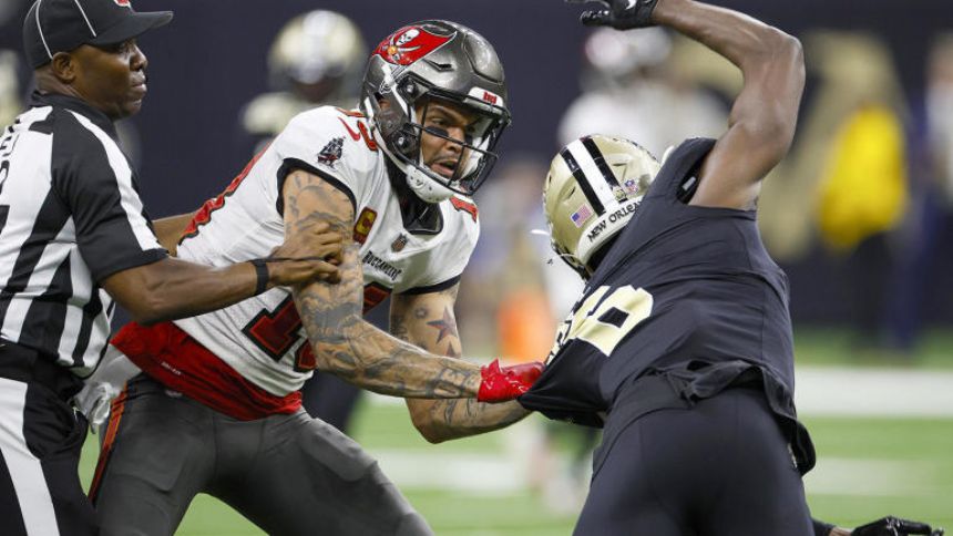 Huge fight between Saints, Buccaneers leads to Mike Evans, Marshon Lattimore being ejected in Week 2 matchup