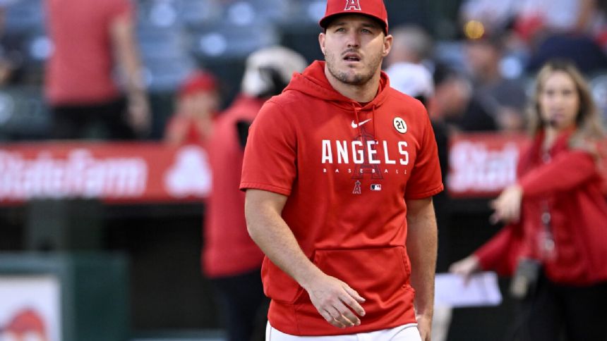 Injured Angels star Mike Trout accompanies team on final road trip of season, takes dry swings