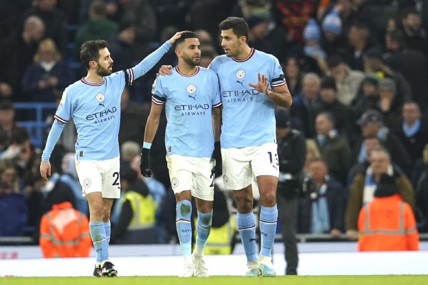 Inspired Man City beats Villa 3-1, heaps pressure on Arsenal