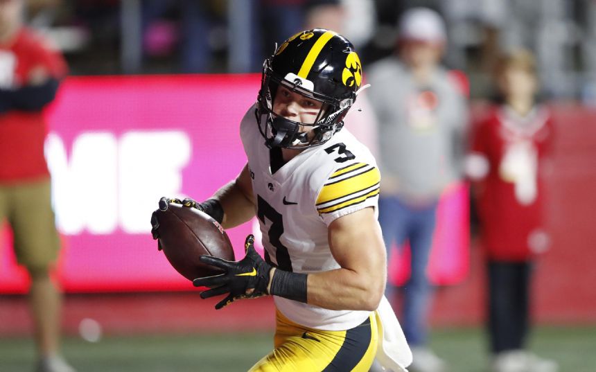 Iowa defense scores twice, Hawkeyes beat Rutgers 27-10