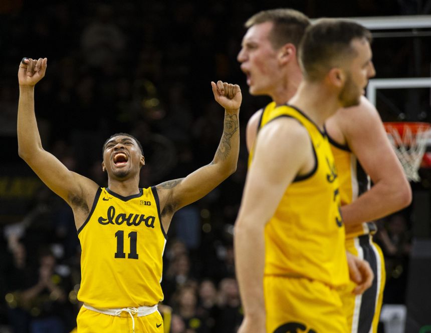 Iowa hands Ohio State seventh straight defeat 92-75