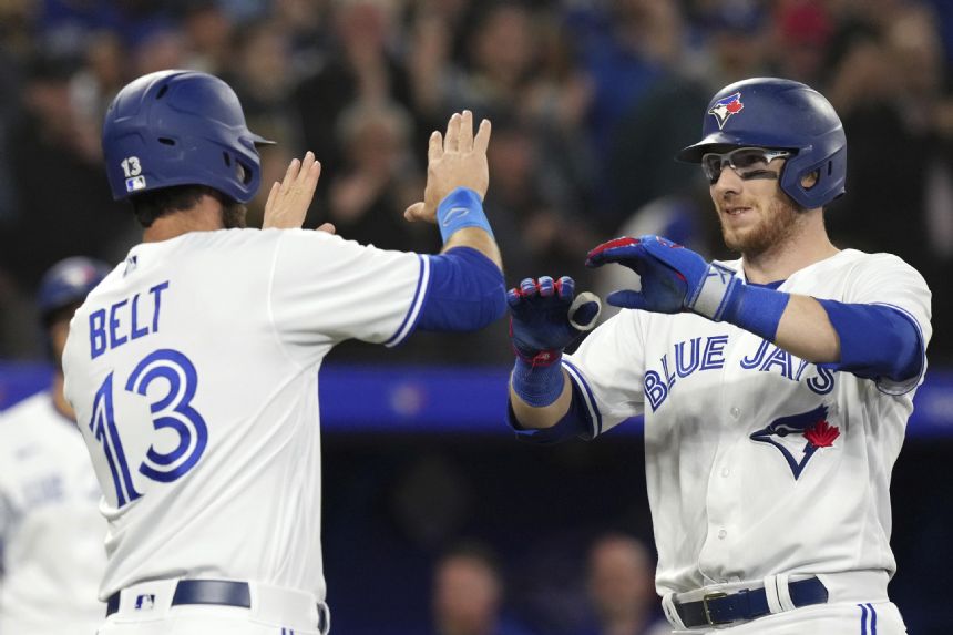 Jansen homers twice, Jays hand White Sox 6th straight loss