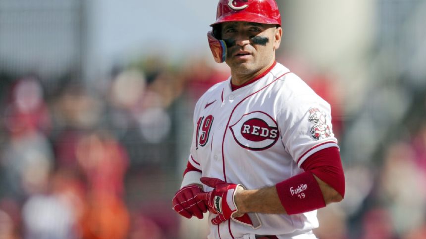 Joey Votto says he has agreed to minor league contract with hometown Toronto Blue Jays