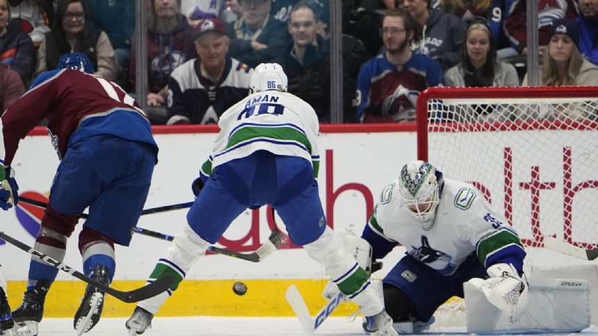 Johansen breaks out of scoring slump with two goals, Avalanche beat Canucks 3-1