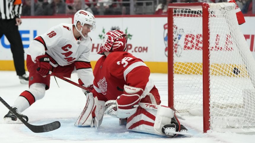 Jordan Staal breaks 2nd-period tie, Hurricanes beat Red Wings 2-1