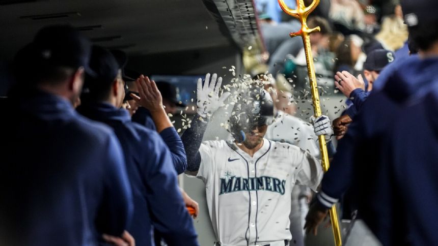 J.P. Crawford hits sacrifice fly in 10th inning to lift Mariners past Astros, 2-1