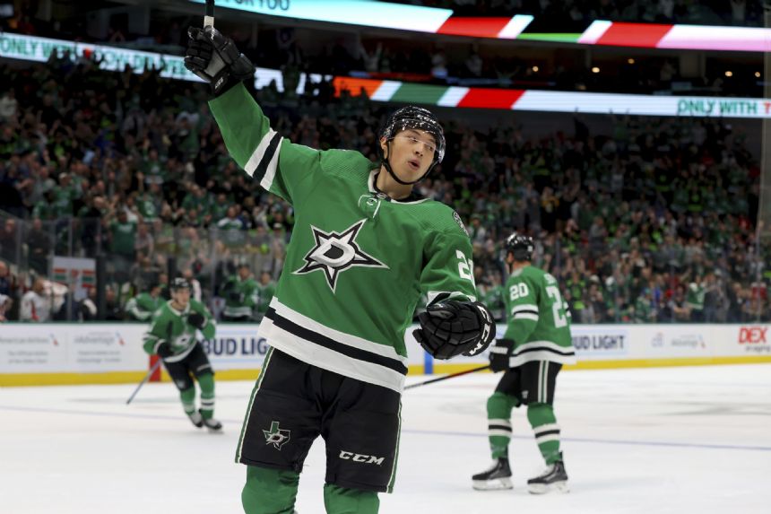 Kiviranta's flashy goal, Oettinger help Stars beat Caps 2-0