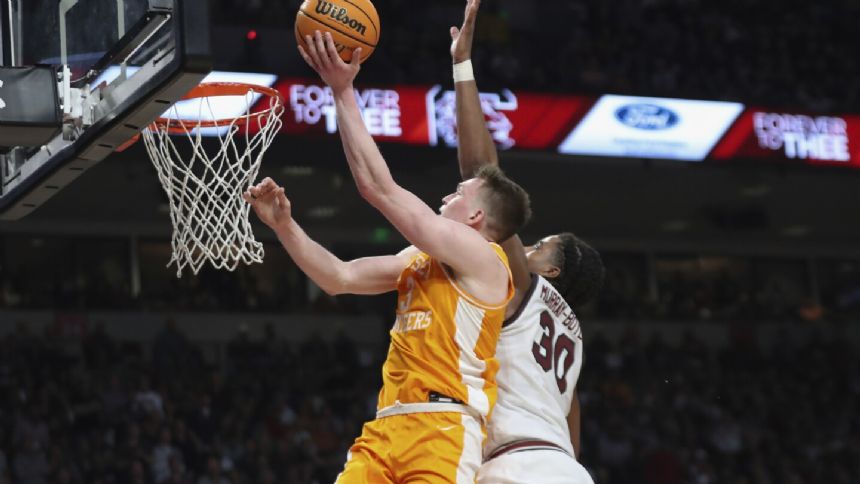 Knecht leads No. 4 Tennessee to outright SEC crown with 66-59 win at No. 17 South Carolina