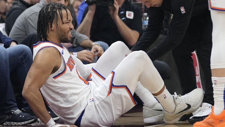 Knicks overcome losing All-Star Jalen Brunson with knee injury, regroup to beat Cavaliers 107-98