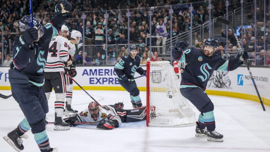 Kraken snap four-game losing streak and add to Blackhawks' road misery with 6-2 win