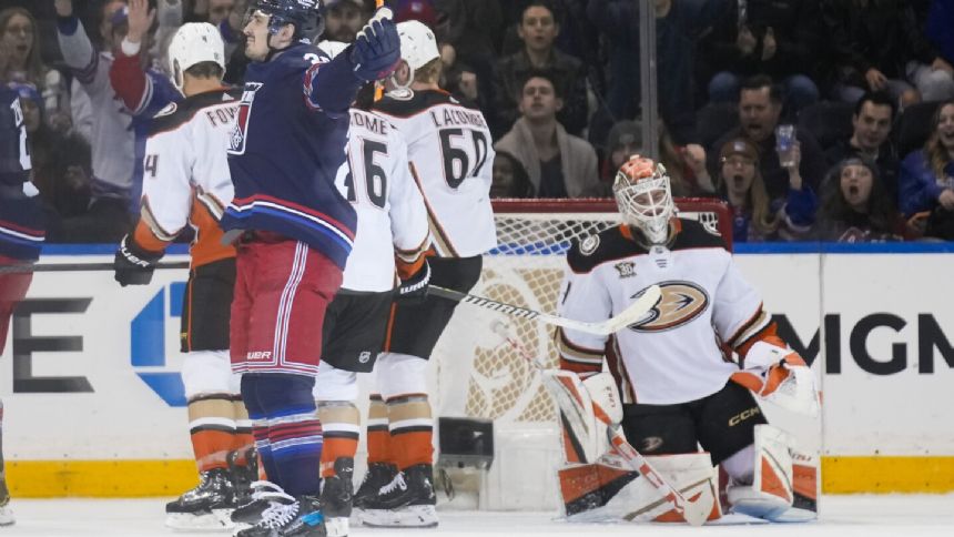 Kreider scores twice, Quick makes 29 saves to help Rangers beat Ducks 5-1