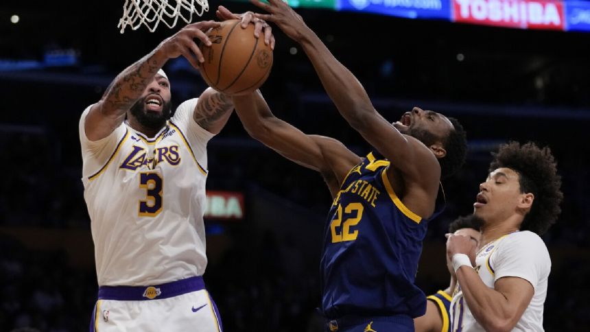Lakers' Anthony Davis suffers eye injury during first quarter against Warriors