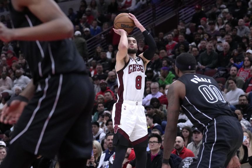 LaVine, DeRozan lead Bulls to 131-87 rout of Nets