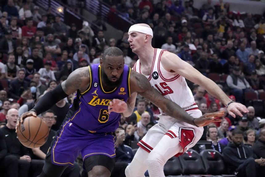 LeBron James, Anthony Davis lead Lakers past Bulls 121-110