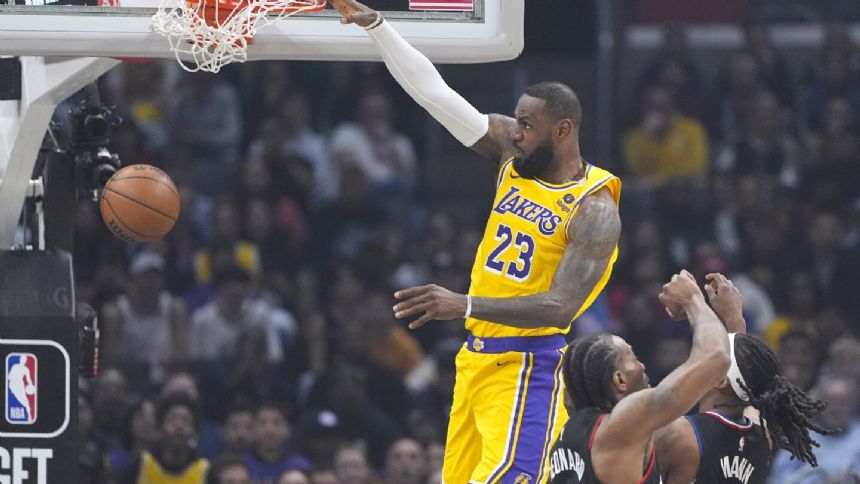 LeBron scores 34 points, leads Lakers' rally from 21-point deficit in 116-112 win over Clippers