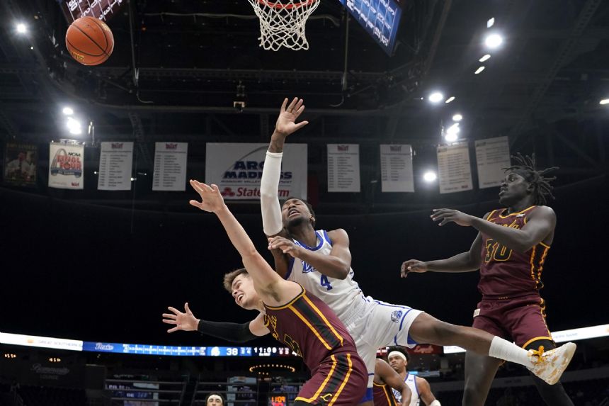 Loyola Chicago beats Drake, returns to NCAA Tournament