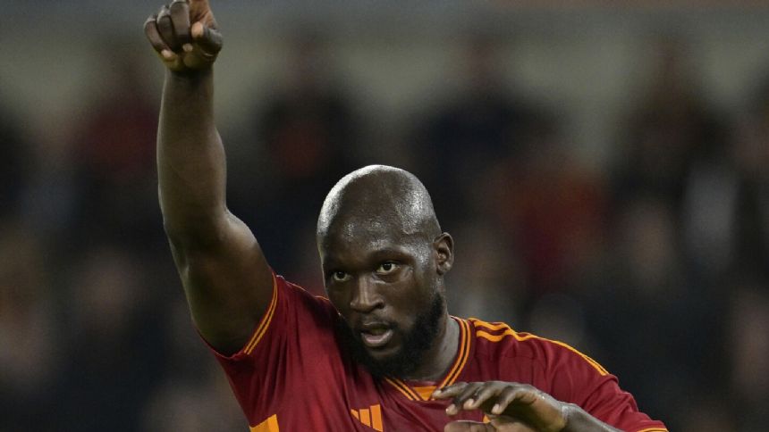 Lukaku loses perfect penalty record in Italy but scores late to help Roma beat Lecce 2-1