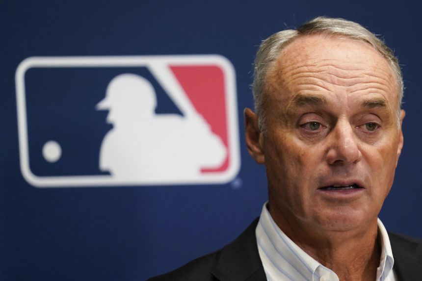 Manfred: 'Sorry' for Oakland fans; A's can compete in Vegas