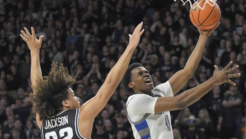 Martinez scores 21 to help No. 22 Utah State top Air Force 72-60