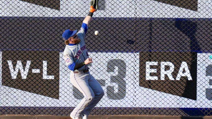 Mets' Harrison Bader leaves game at the Nationals after crashing into the outfield wall