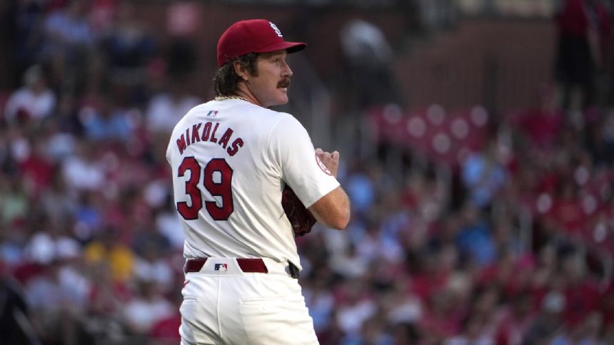 Miles Mikolas' no-hit bid for Cardinals broken up by Pirates in 7th inning