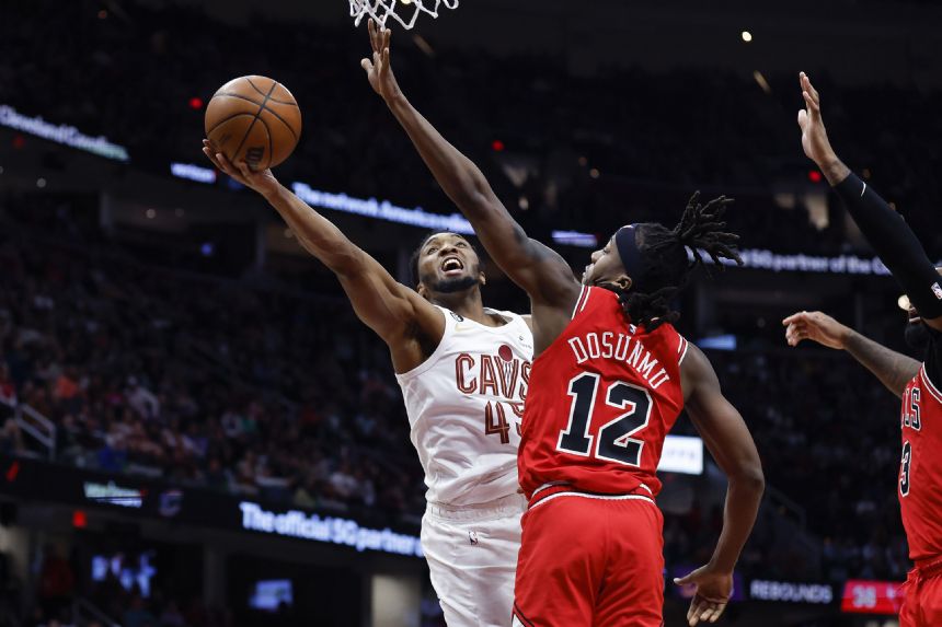 Mitchell nets 29 as Cavs rally past Bulls, win streak hits 6