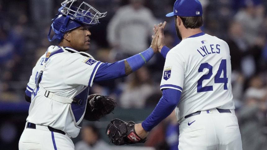 MJ Melendez breaks 8th inning tie with single, Royals beat White Sox 2-1