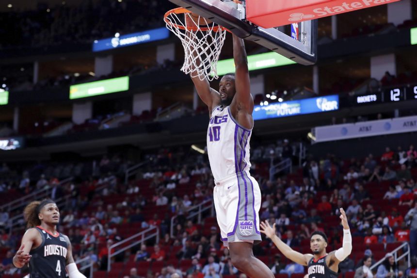 Murray hits eight 3-pointers as Kings beat Rockets 140-120