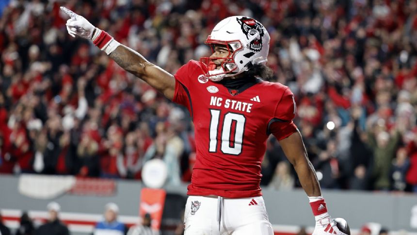 NC State jumps to big lead on rival North Carolina and cruises to 39-20 win