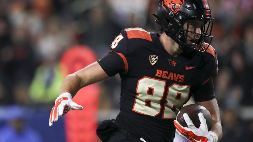 Oregon State Beavers at Arizona State Sun Devils football sneak