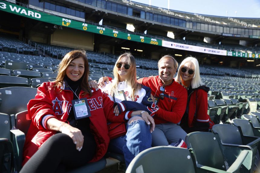 O'Hoppe family celebrates rookie C Logan making opening day