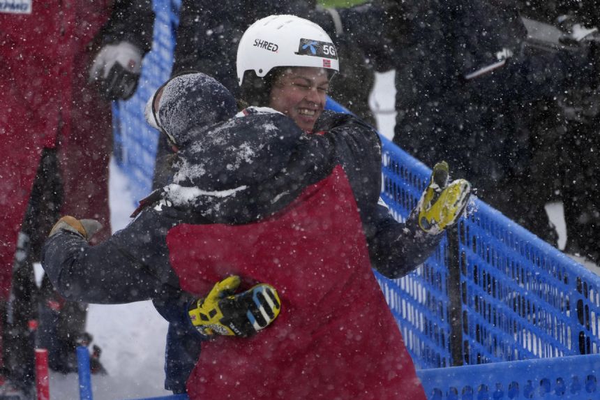 Olsen earns 1st World Cup win in slalom, Ginnis disqualified