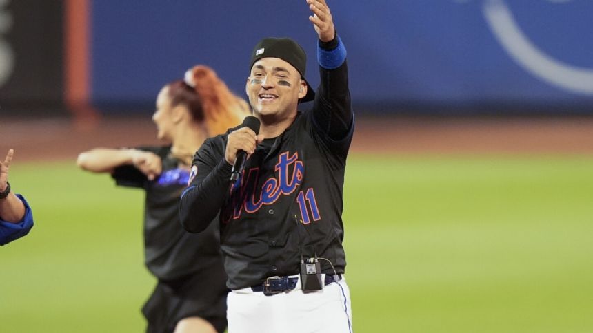 OMG! Jose Iglesias performs after Mets win