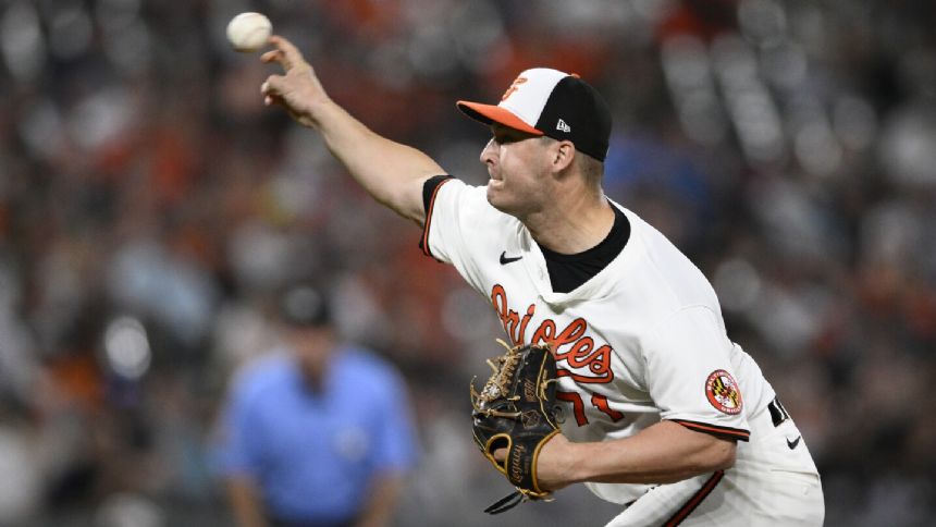 Orioles defeat the Yankees to take a one game lead in the AL East