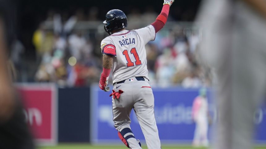 Ozuna warms up for the Home Run Derby with 2 blasts in the Braves' 6-1 win against the Padres