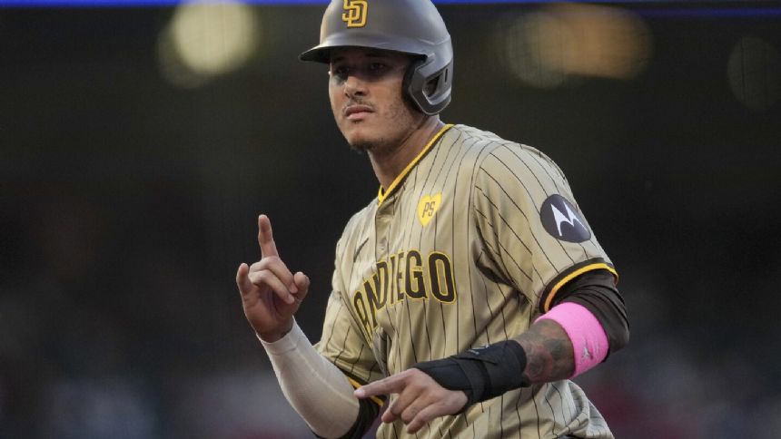 Padres' Manny Machado leaves in the 4th inning vs. Angels after an apparent right leg injury