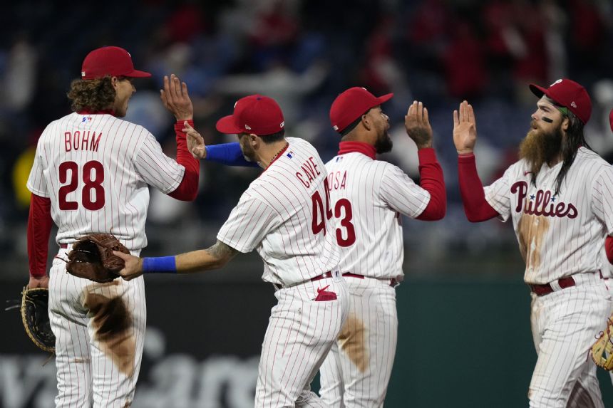 Phils overcome deficit, injury to Walker, beat Mariners 6-5