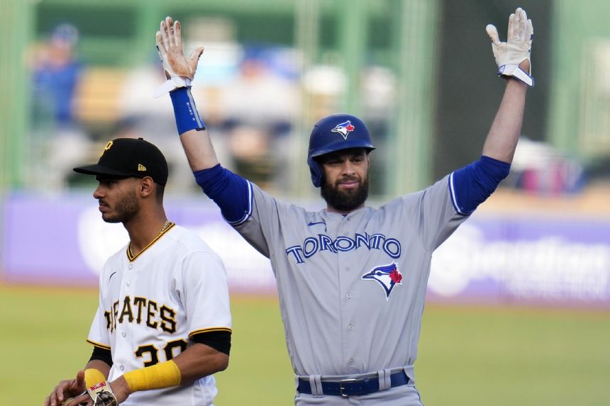 Pirates lose 6th straight, Belt 2-run double lifts Blue Jays