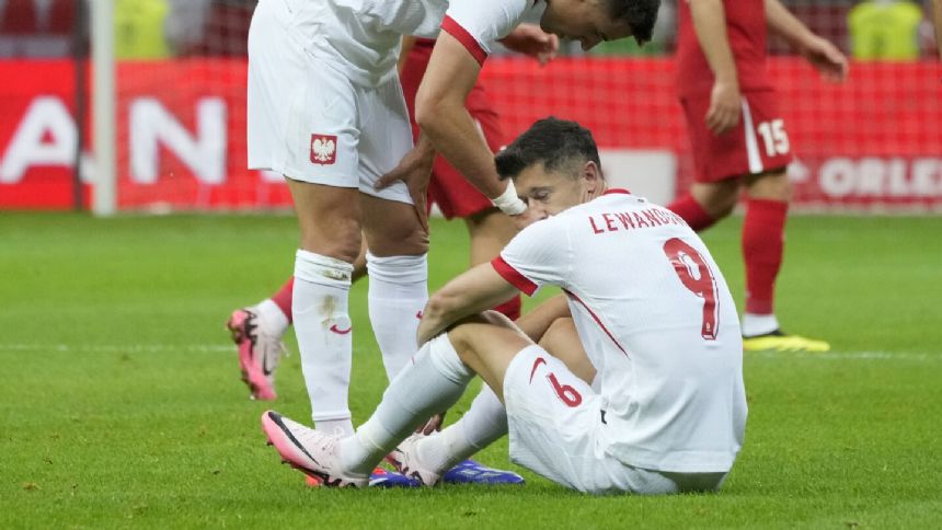 Poland strikers Lewandowski and Swiderski injured in last Euros warmup