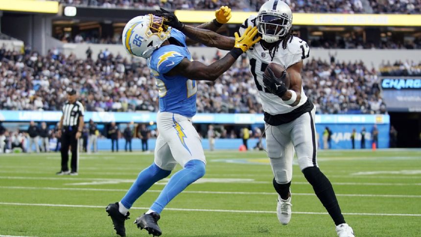 Davante Adams player props odds, tips and betting trends for Week 10, Raiders vs. Colts