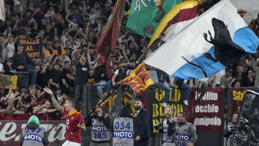 Roma defender under investigation for celebrating win over Lazio by waving giant rat flag