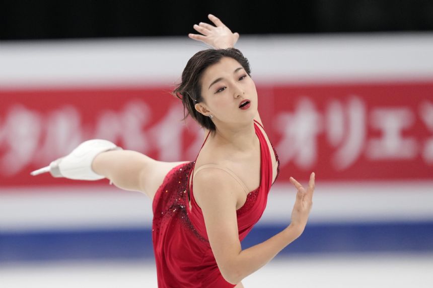 Sakamoto defends women's title at figure skating worlds