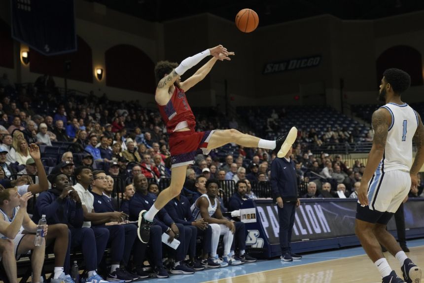 Saxen, No. 17 Gaels hold off determined San Diego 62-59