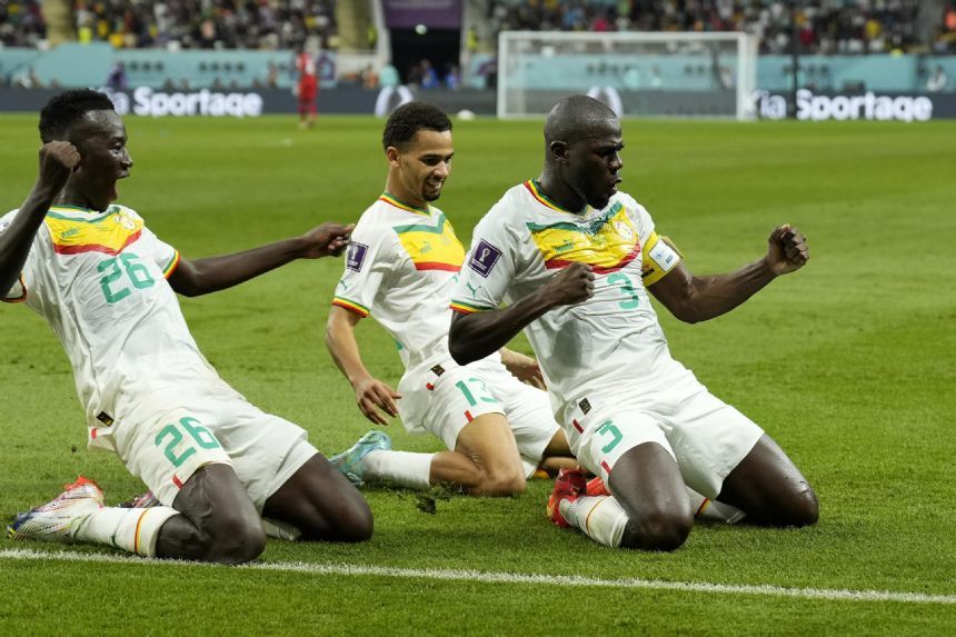 Senegal advances to last 16 at World Cup, beats Ecuador 2-1