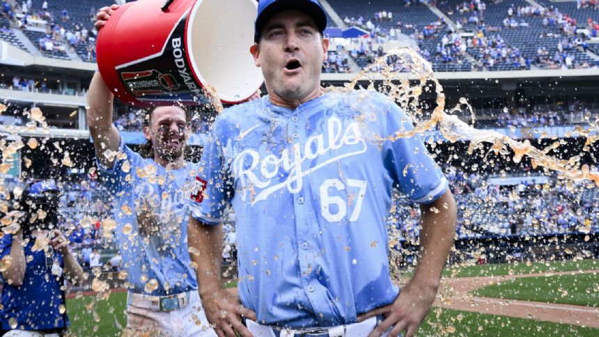 Seth Lugo retires 14 straight in 1st career complete game, Royals beat White Sox 4-1