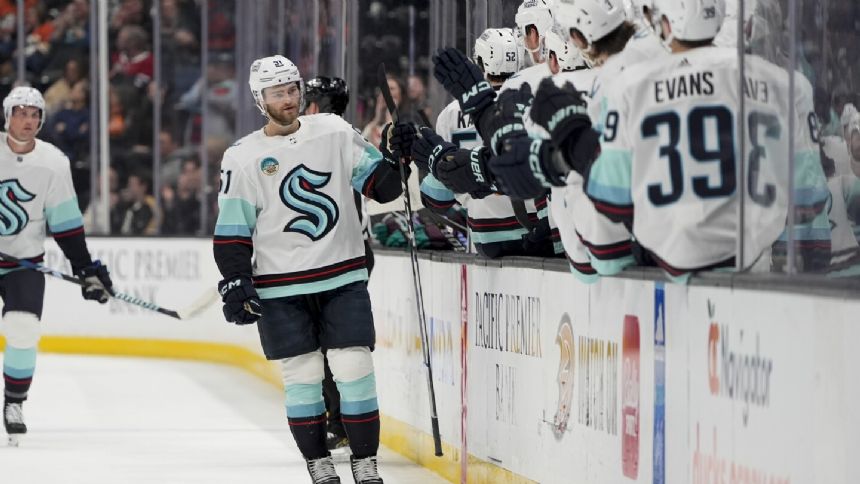 Shane Wright has first 2-goal game in NHL as Kraken beat Ducks 3-1 to sweep season series