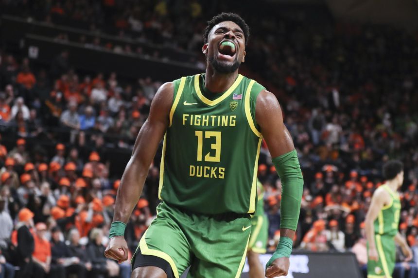 Soares hits late jumper, gets Oregon past Oregon State 69-67