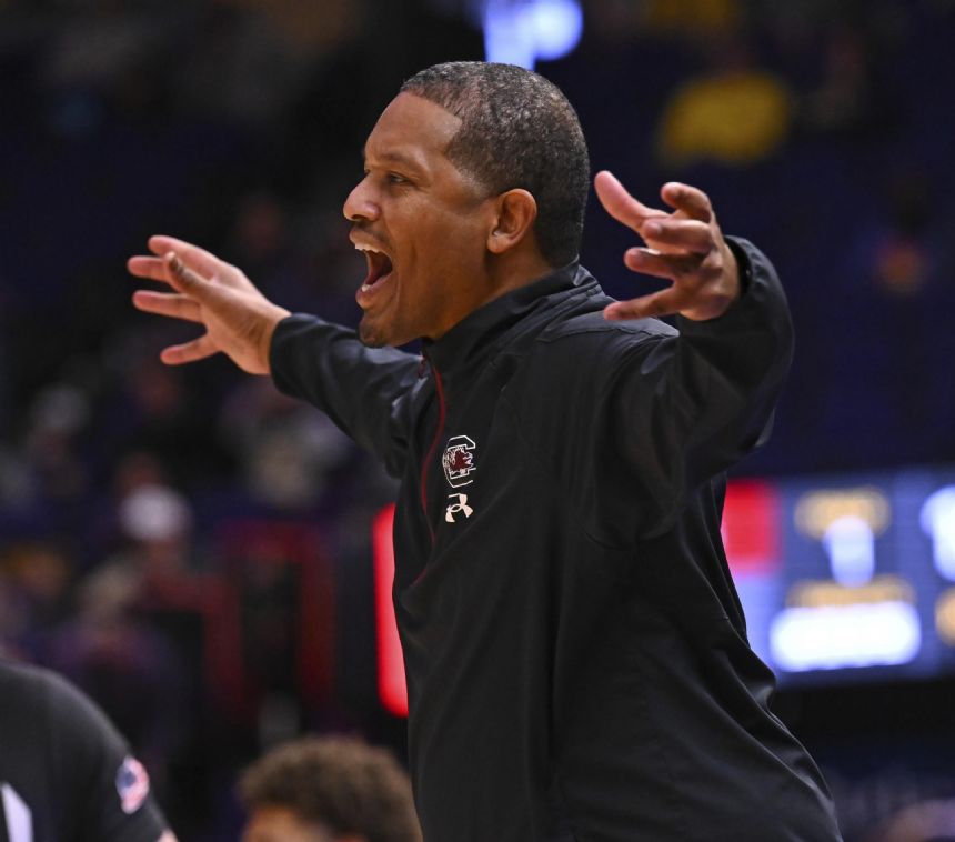 South Carolina leads wire-to-wire to beat LSU, 82-73