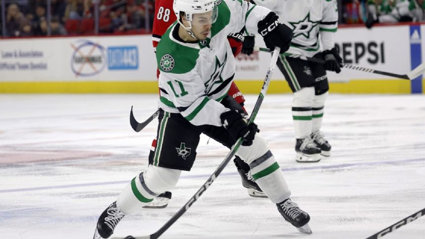 Stars end 4-game skid with 2-1 win over Hurricanes